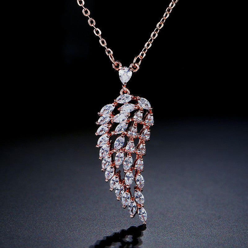 Leaf type zircon necklace