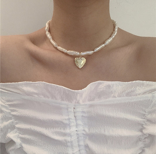 Vintage Palace Pendant Choker Necklace