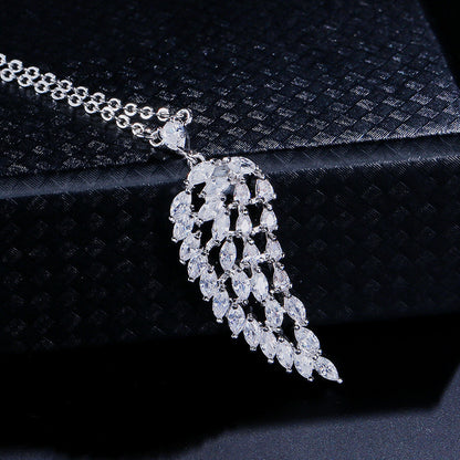 Leaf type zircon necklace