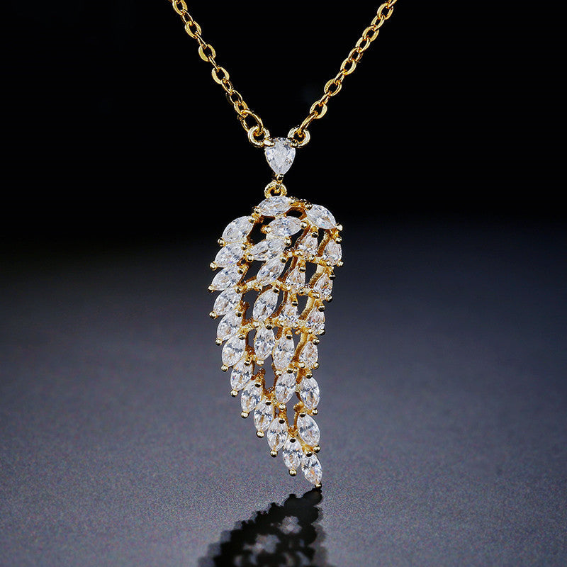 Leaf type zircon necklace