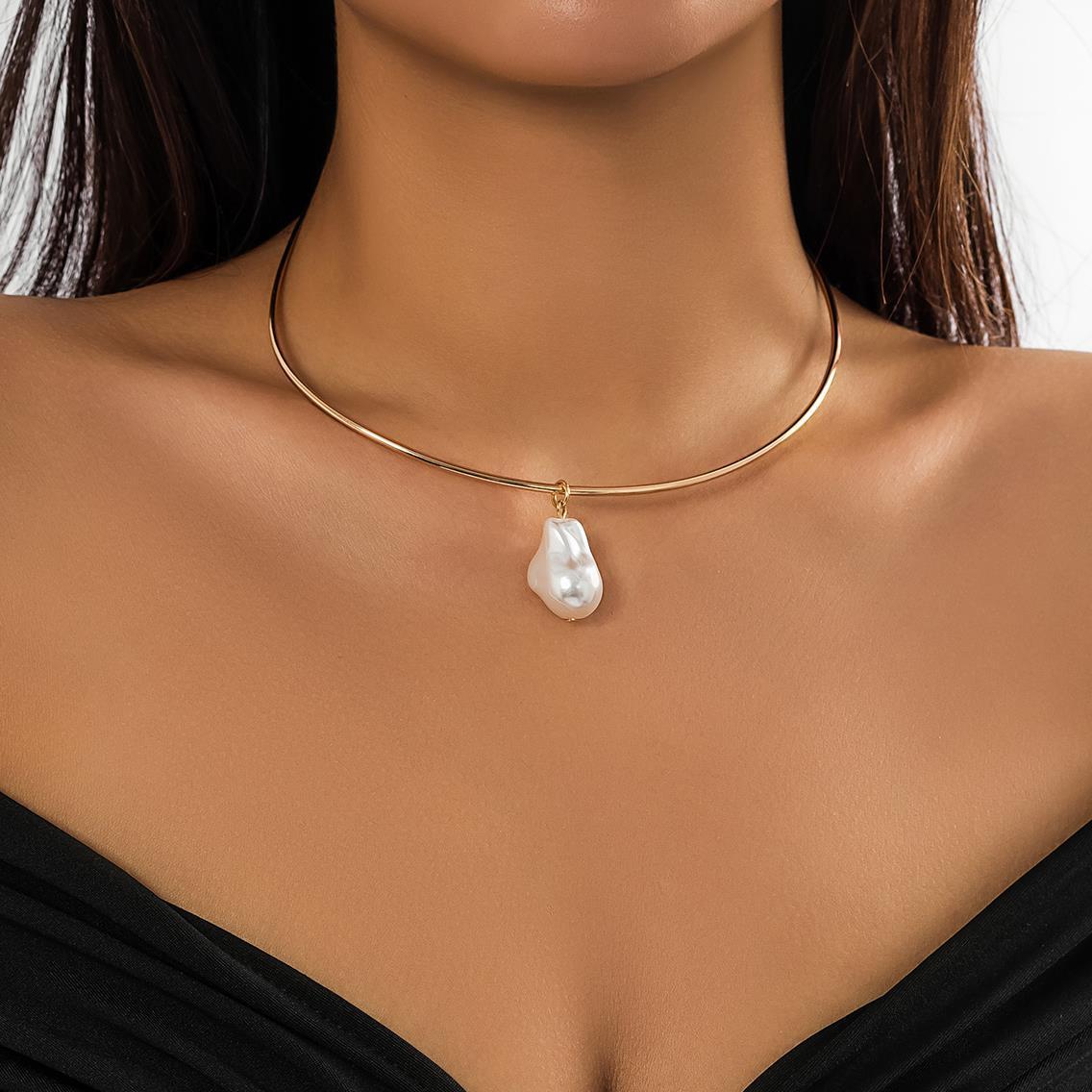 Temperament Shaped Pearl Pendant Choker Necklace