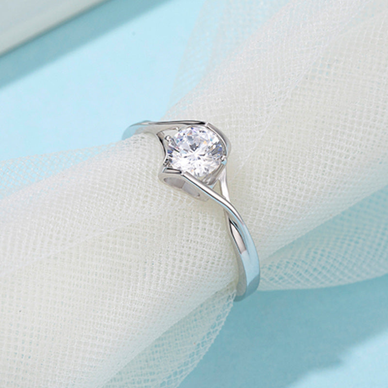 Fashionable Moissanite Ring