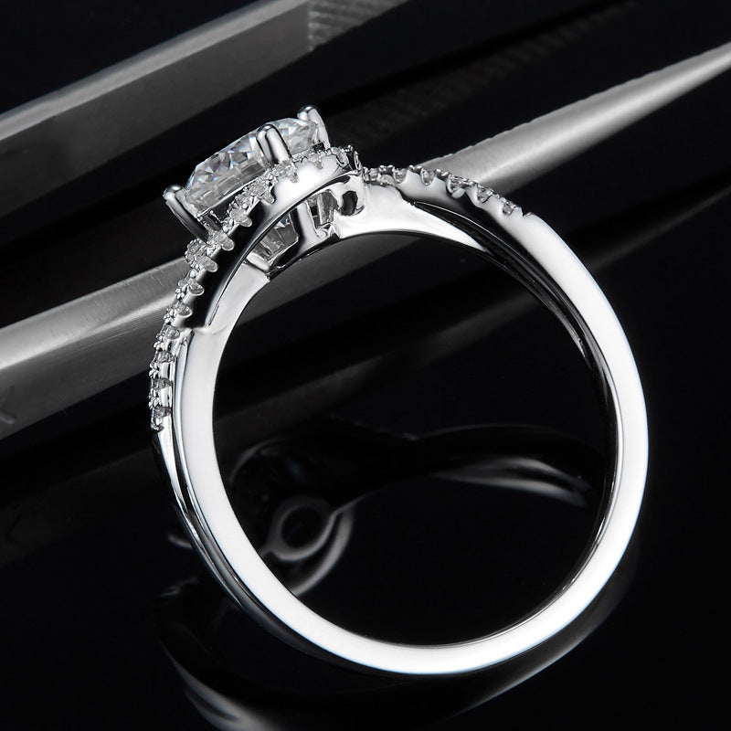 Four Prongs 1 Carat Moissanite Ring