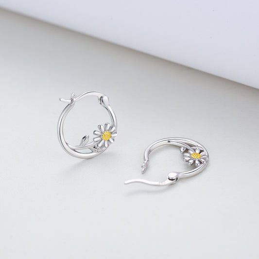 Daisy Small Huggie Hoop Earrings