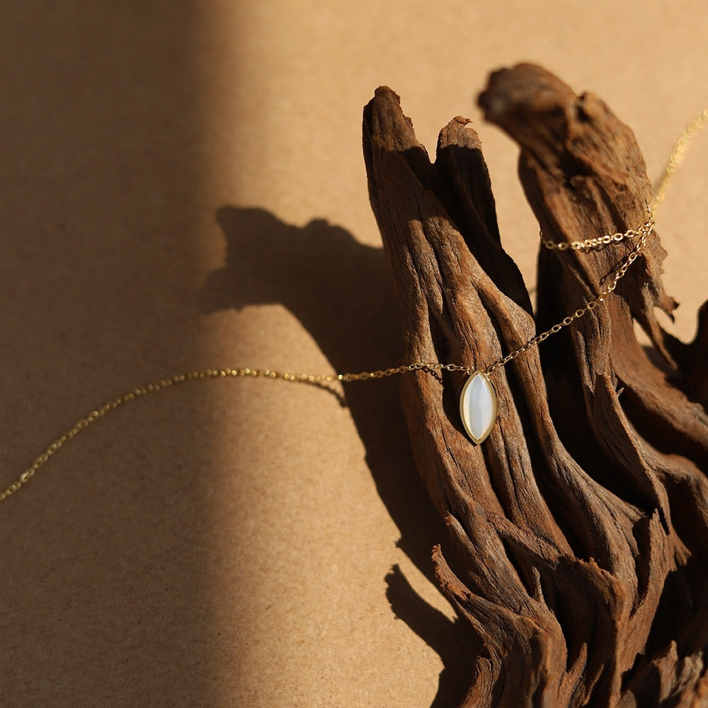 Mid-ancient Olive White Shell Necklace Chain