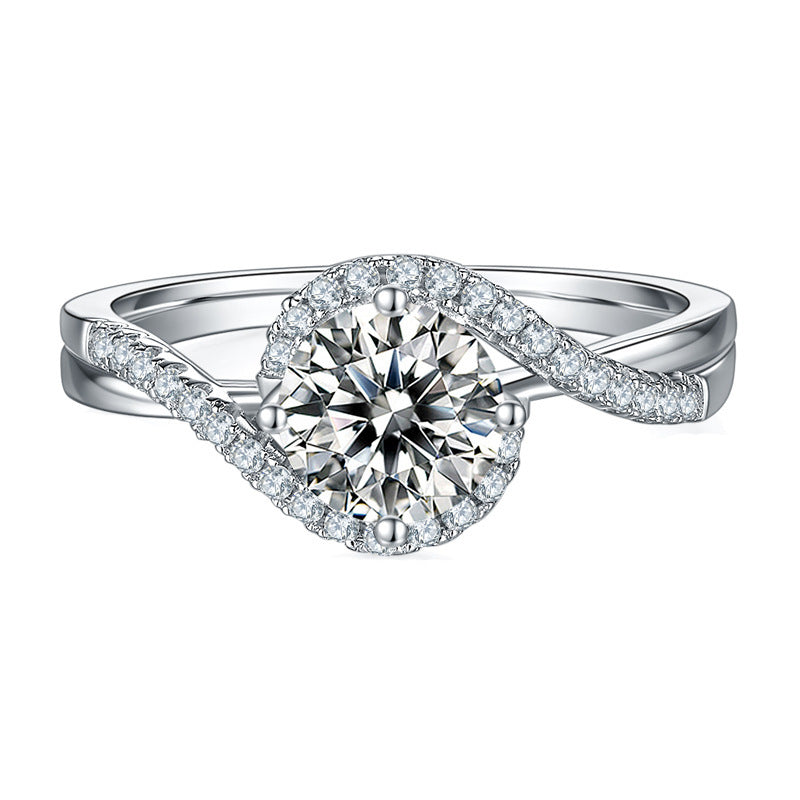 Four Prongs 1 Carat Moissanite Ring